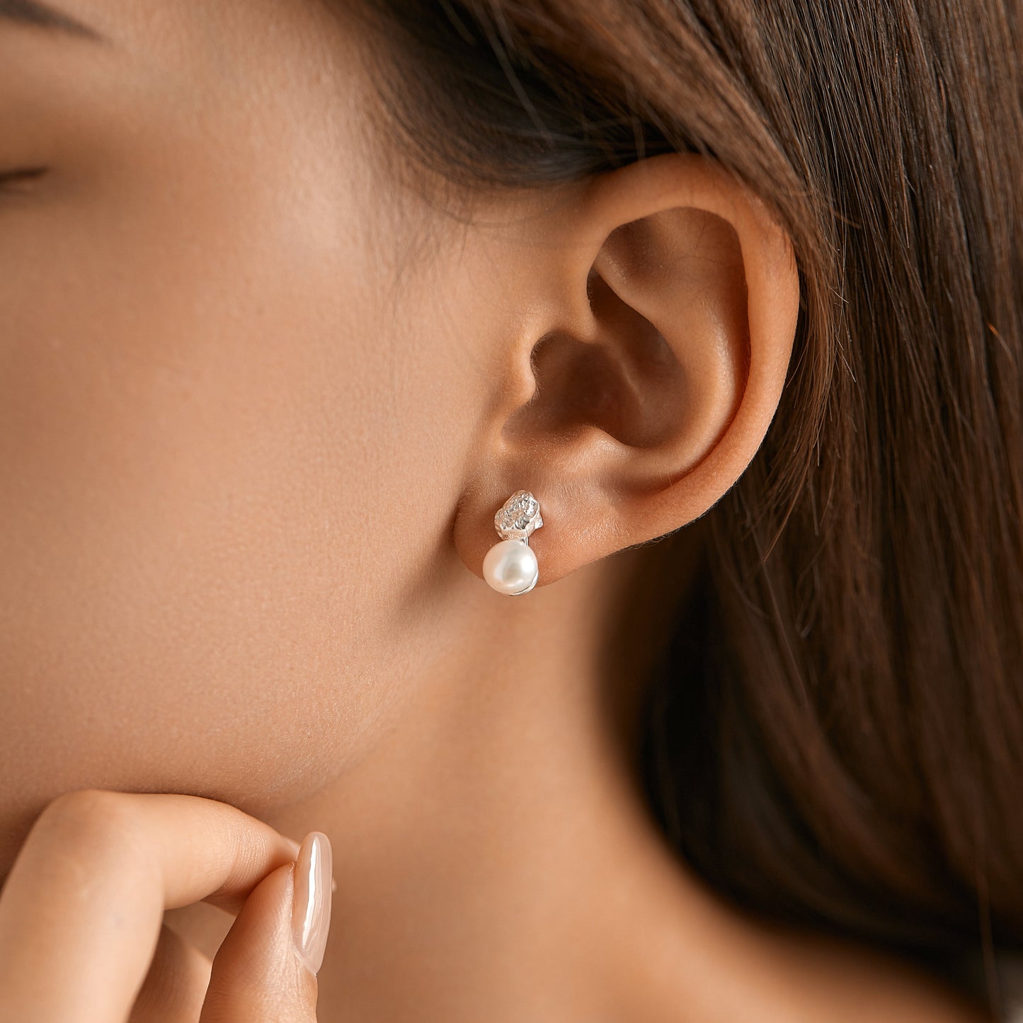 Diana Pearl Stud Earrings