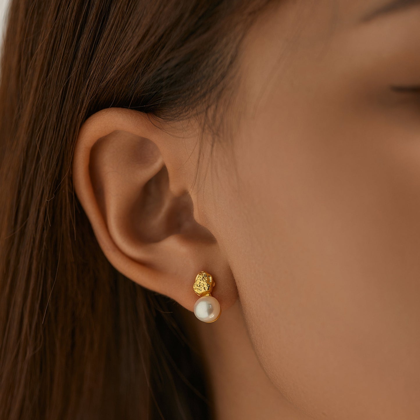 Diana Pearl Stud Earrings